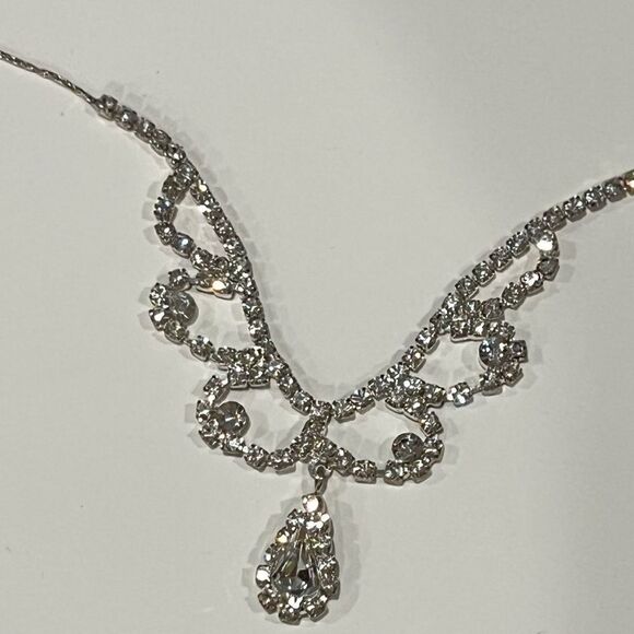Crystal teardrop necklace - Picture 4 of 6